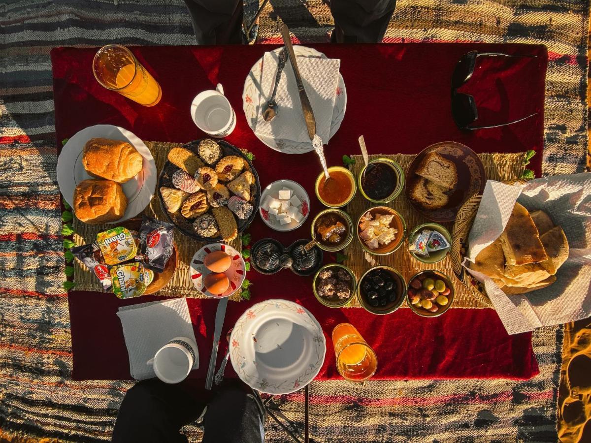 Отель Sahara Camel Tours Camp Мерзуга Экстерьер фото