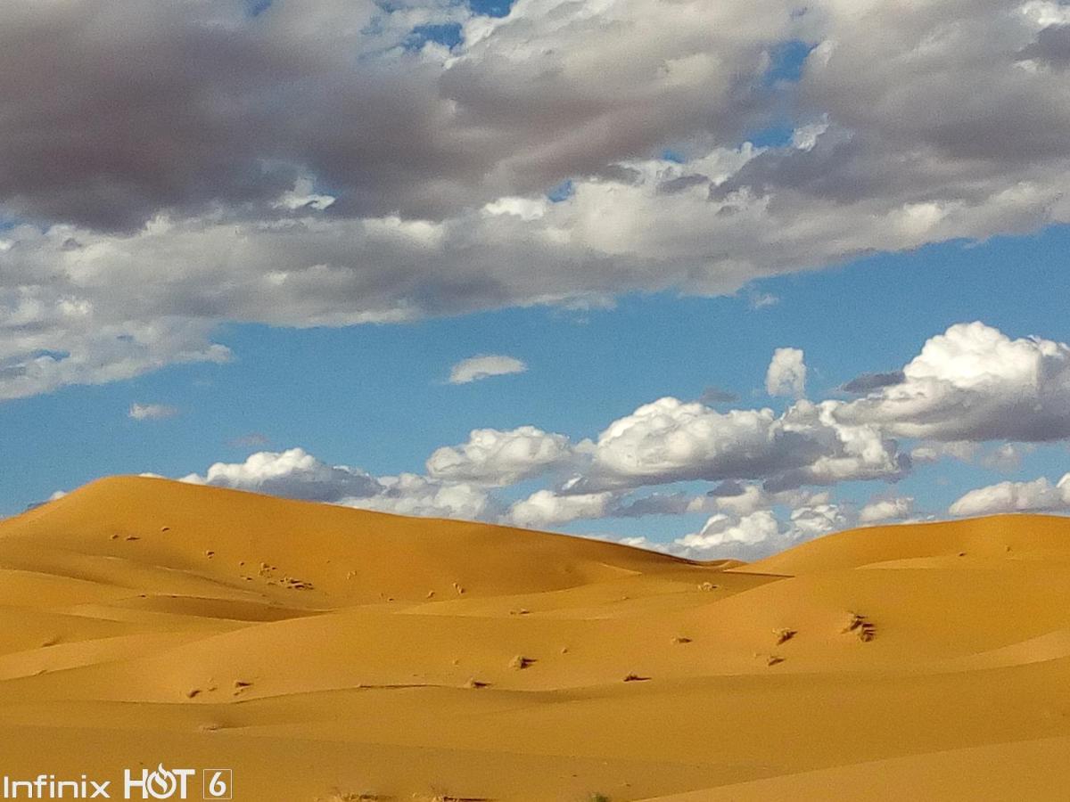 Отель Sahara Camel Tours Camp Мерзуга Экстерьер фото