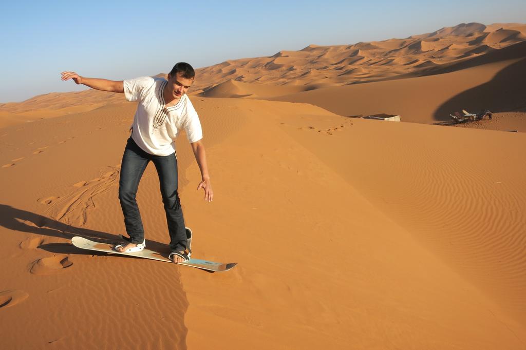Отель Sahara Camel Tours Camp Мерзуга Экстерьер фото