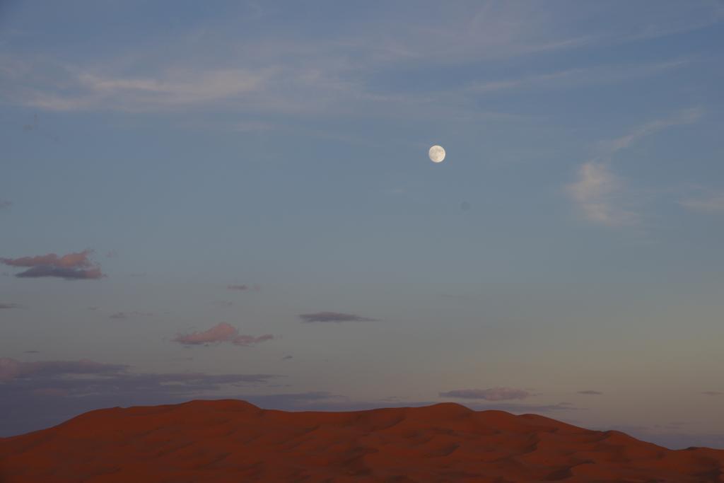 Отель Sahara Camel Tours Camp Мерзуга Экстерьер фото