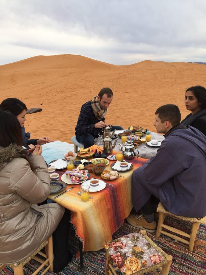 Отель Sahara Camel Tours Camp Мерзуга Экстерьер фото