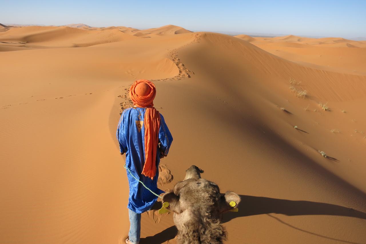 Отель Sahara Camel Tours Camp Мерзуга Экстерьер фото